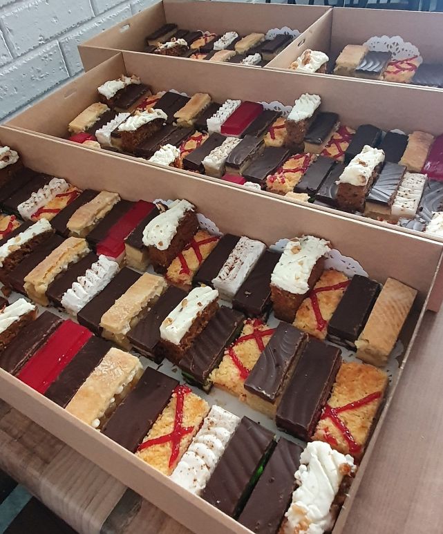 Mixed Slice & Cake Platter/Box
