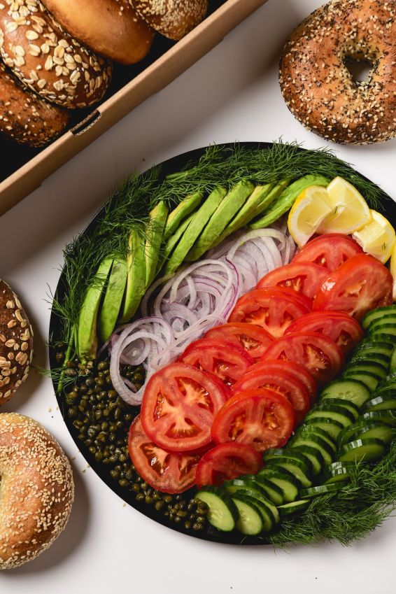 BAGELS, SPREADS & VEGGIES BREAKFAST (Serves up to 12) 