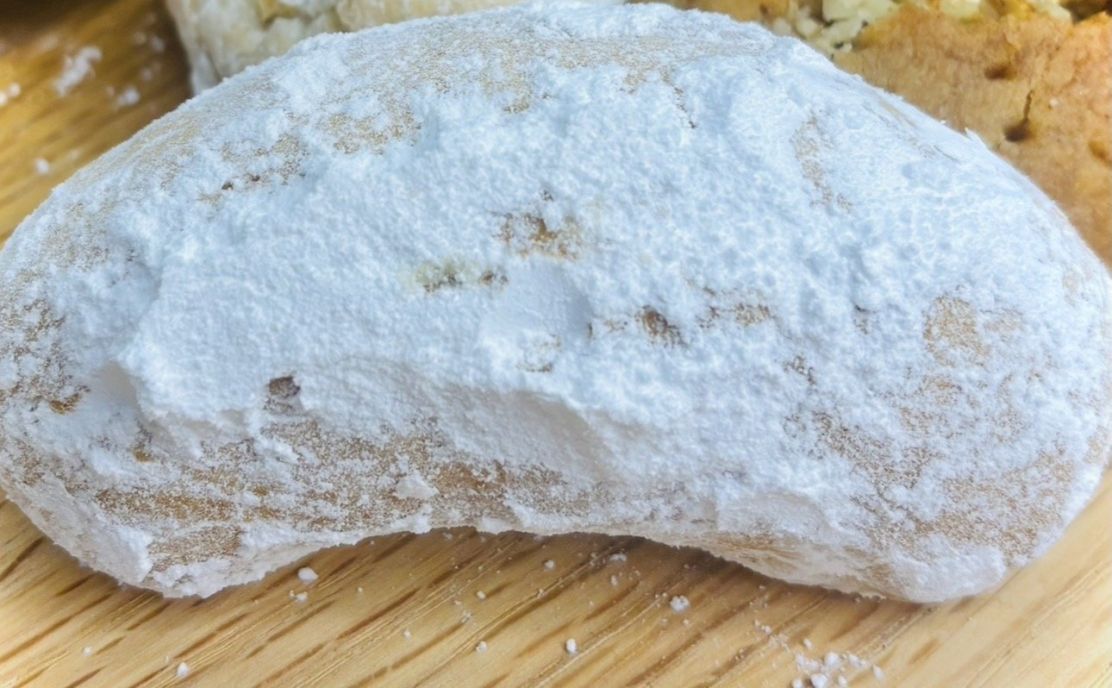 Kourabiedes - Traditional Greek Butter Cookie