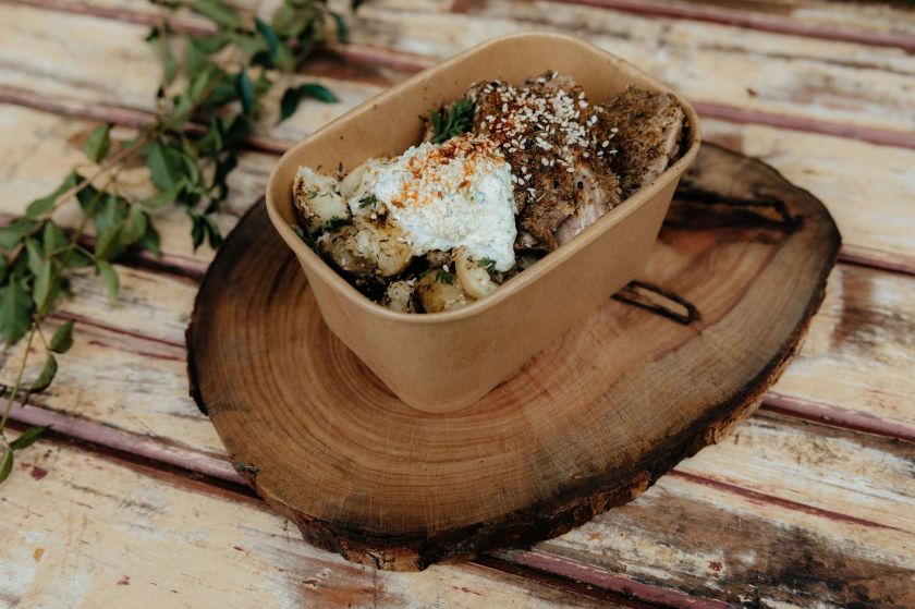 Grab'n'Go Beef tallow roasted potato with Pulled Lamb, tzatziki and red cabbage GF