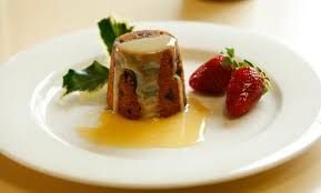Christmas pudding with brandy custard (Individual)