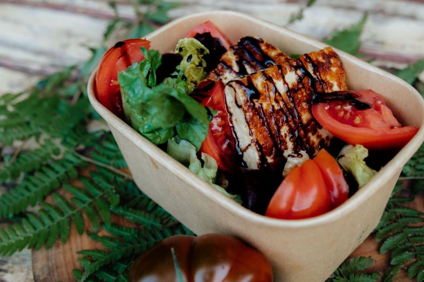 Grab'n'Go (Cold) Halloumi, beetroot, walnuts, heirloom tomato, baby gem & balsamic (GF) (V)