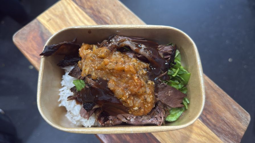 Builders box - Great for smoko on a construction site (includes bread rolls & butter portions)