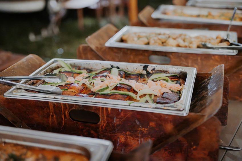 2026 Buffet: A choice of 3 mains & 3 sides (includes bread and butter)