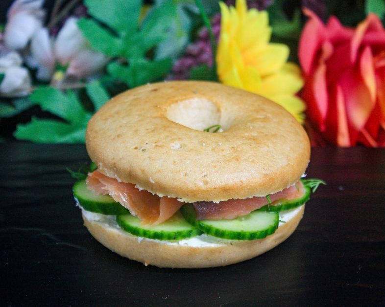 GF - Mini bagel - Cream cheese, smoked salmon, cucumber, dill (gf)