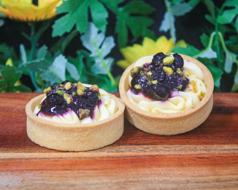 Blueberry, custard & pistachio tarts (v) 