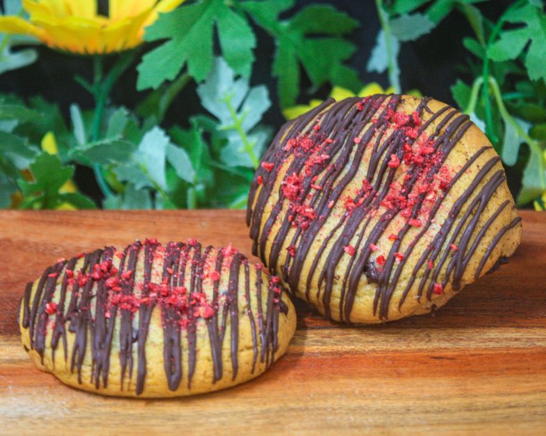 Chocolate chunk cookies with chocolate drizzle and freeze-dried raspberry (v) 