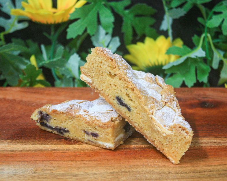 Blueberry & white chocolate blondie brownies (v) 