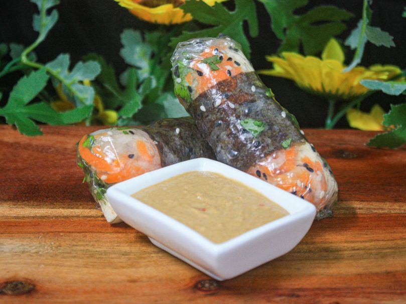 Fresh rice paper rolls with tofu, nori, herbs, pickled carrot & daikon, served with peanut dipping sauce (ve, gf, df) 