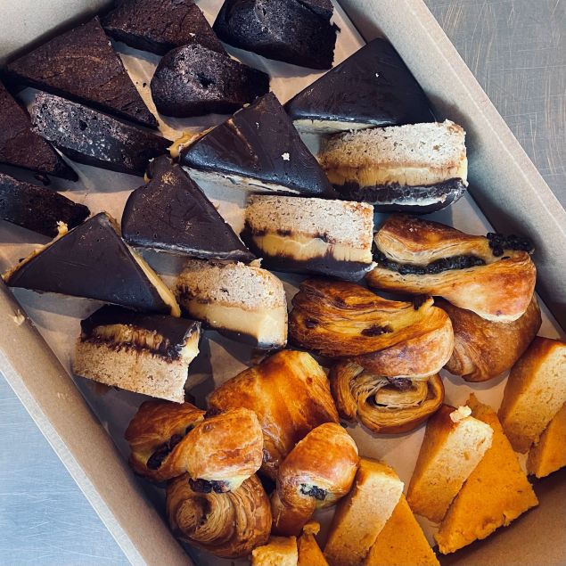 Mini Sweet Treats Platter Box (32pc)