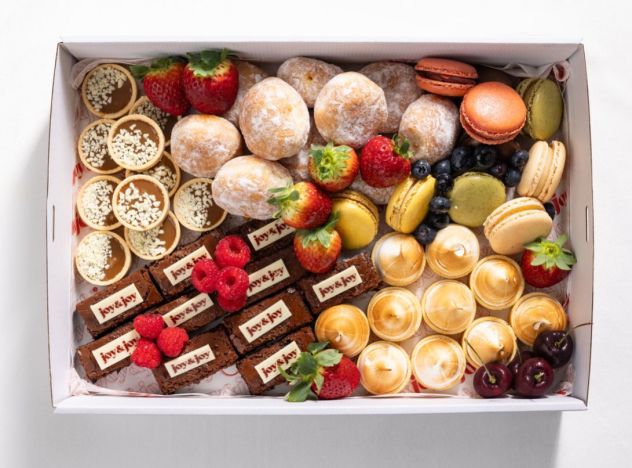 Box of 50 Mini Petit Fours Desserts