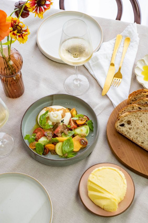 Burrata kit with Heirloom Tomato, Nectarine, Basil & Vanilla dressing 