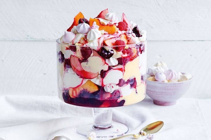 Christmas Pavlova Trifle 