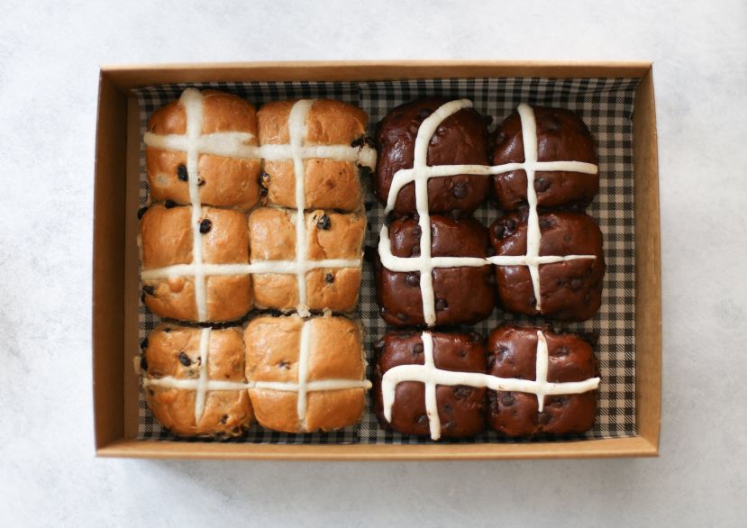 Hot Cross Bun Box (12 Pieces)
