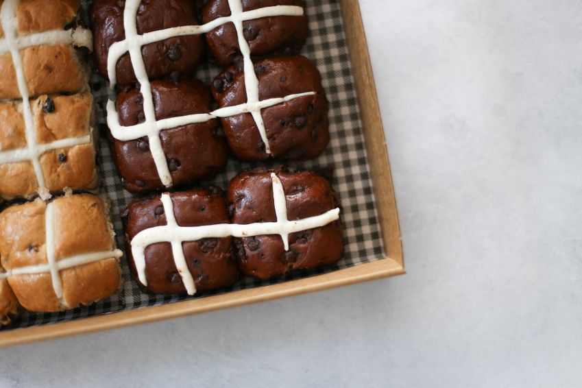 Hot Cross Bun Box (12 Pieces)