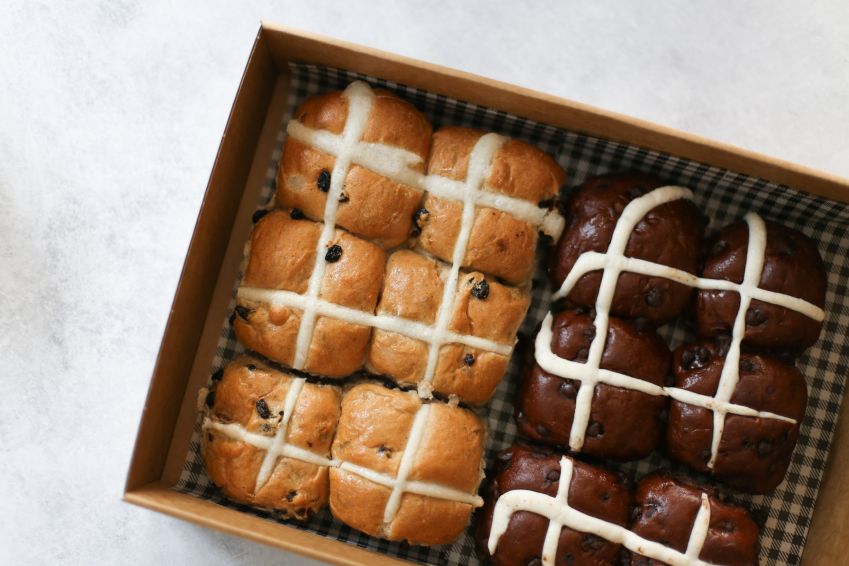 Hot Cross Bun Box (12 Pieces)