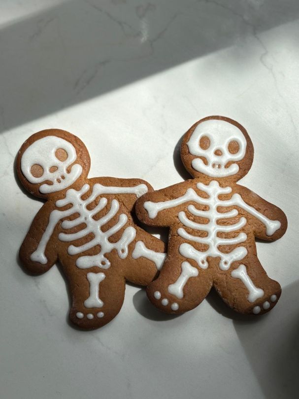 Spooky Halloween Skeleton Gingerbread 