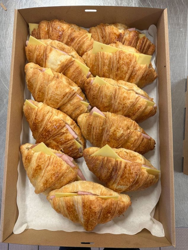 Croissant: Ham & Cheddar