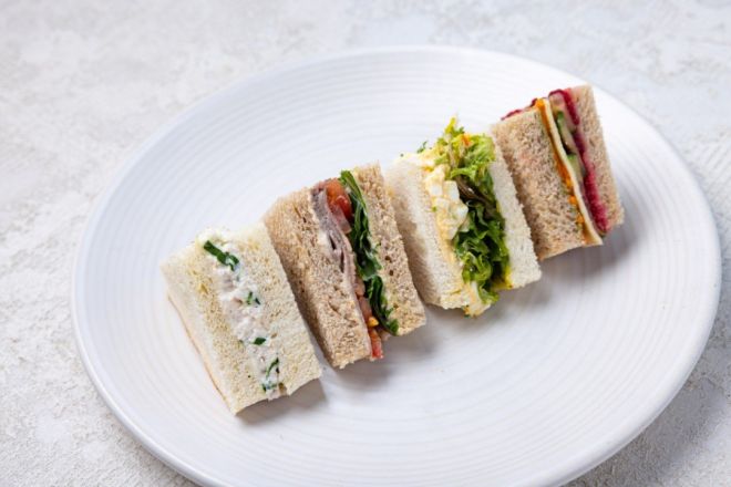 Sandwich Points