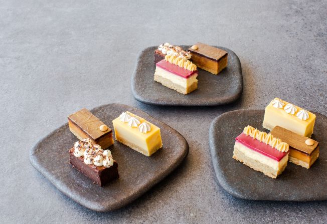 Chef's Selection of Assorted Sweet Slices (V)