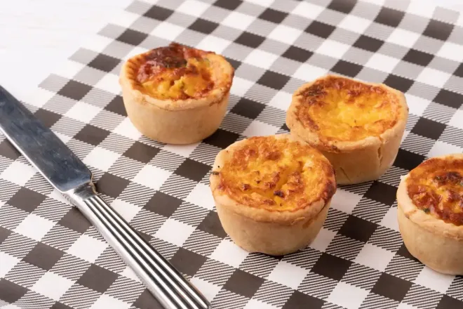 Christmas Quiche Collection Box (24)